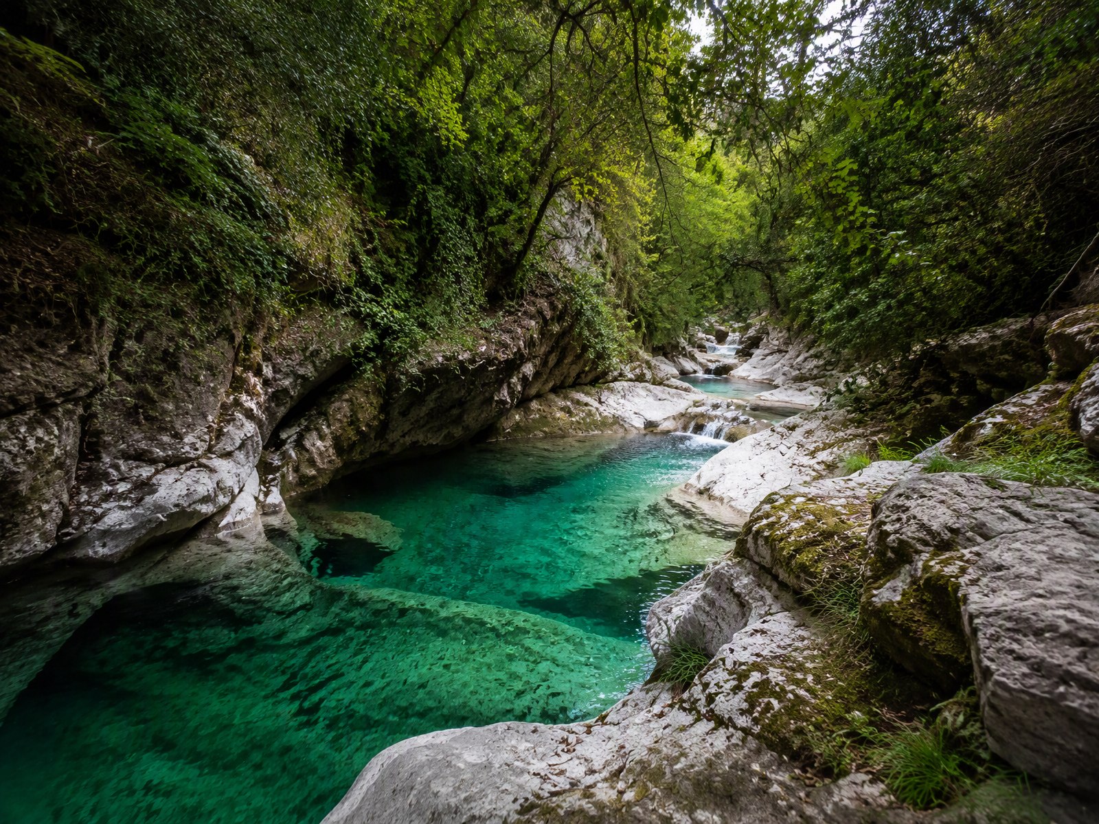 Kotline — Emerald pools in the gorge