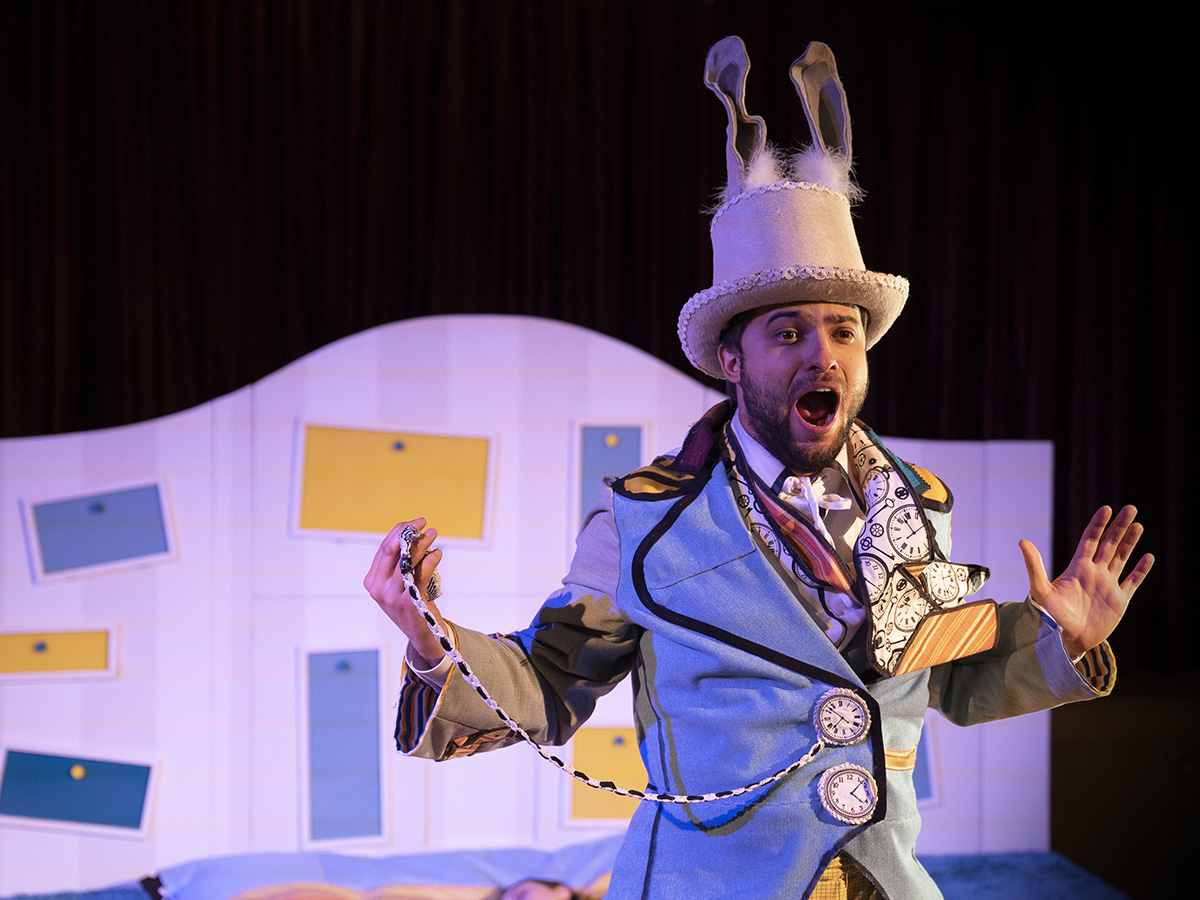 The Panta Rei Group performing Alice in Wonderland, winner of the Europuppet Festival 2022