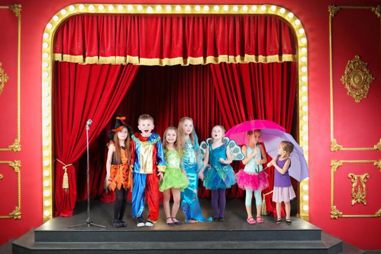 Interactive children's theatre performance