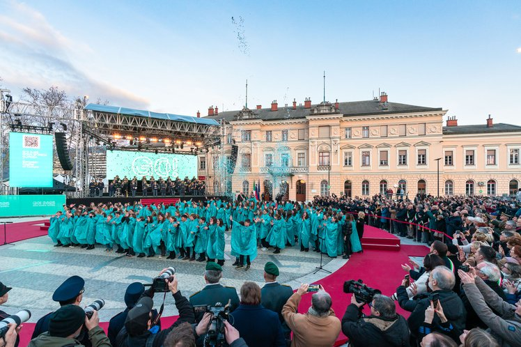Crowds celebrating the opening of the European Capital of Culture in front of Gorizia's palace