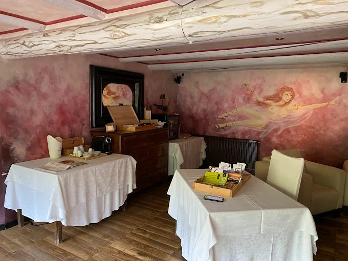 Modern fusion cuisine with seasonal ingredients